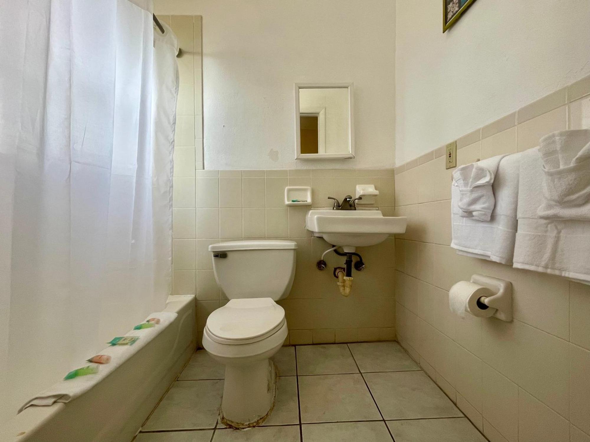 Ocean Holiday Motel Daytona Beach Bagian luar foto