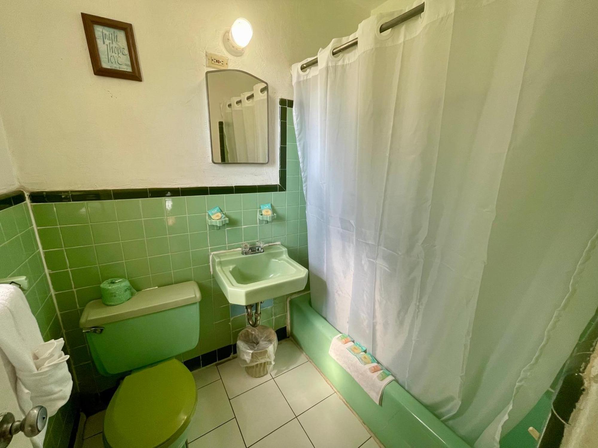 Ocean Holiday Motel Daytona Beach Bagian luar foto